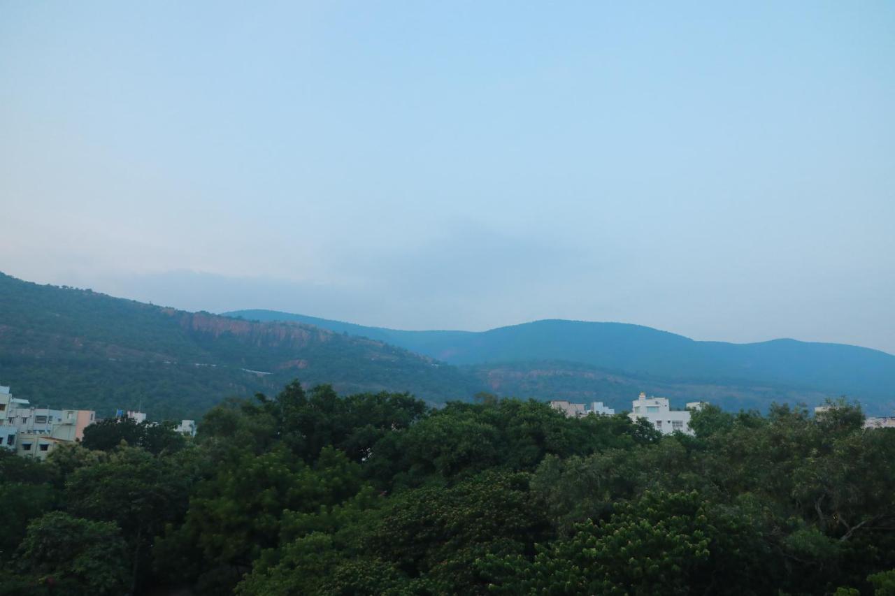 Hill View Paradise - 2Bhk'S & Rooms - A Golden Group Of Premium Home Stays - Tirupati Luaran gambar